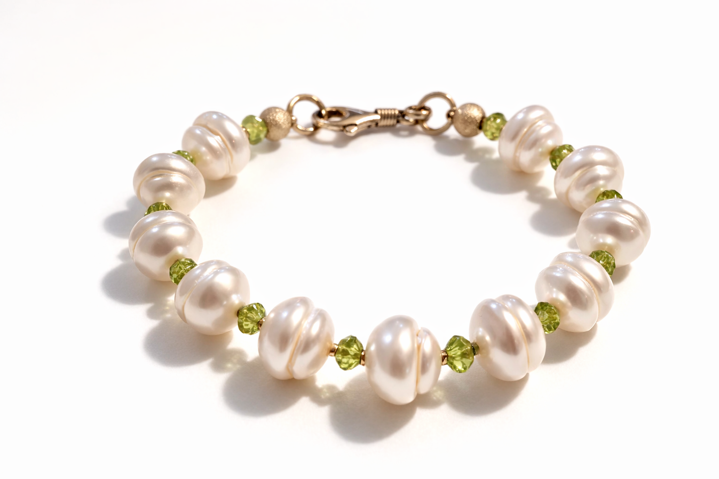 Pearl and green bead bracelet